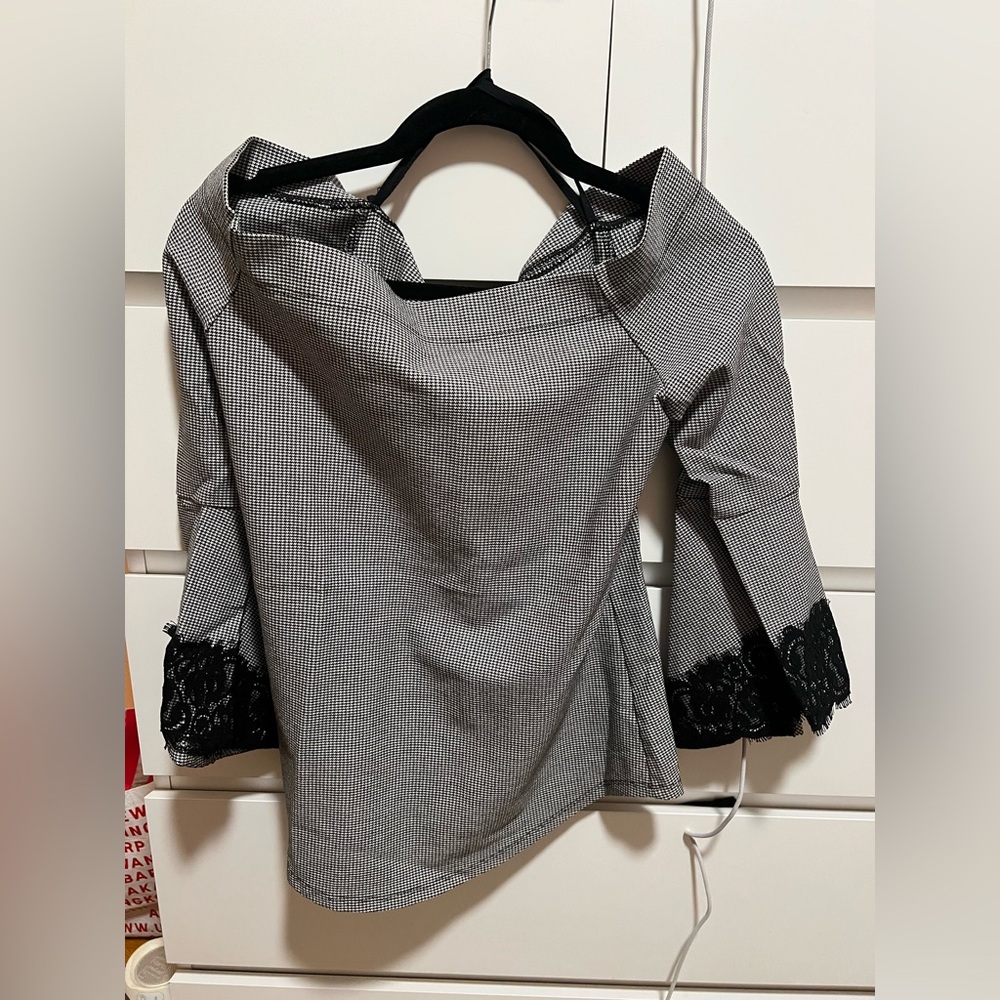 Karen Kane Gray Top and Pants Set with Black Lace - Picture 2 of 2